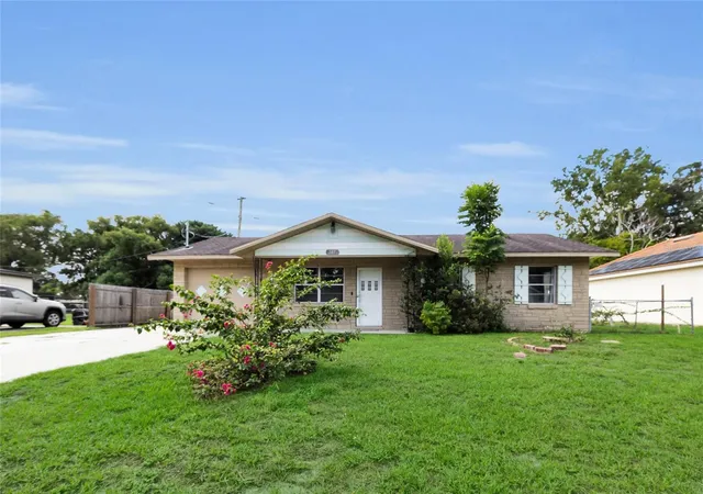 Photo 1 of Single family home for sale at 207 Elaine Dr, Auburndale, FL 33823 | MLS# O6439819 | Listing updated on 2026-09-08