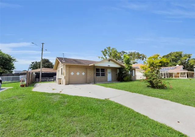 Photo 2 of Single family home for sale at 207 Elaine Dr, Auburndale, FL 33823 | MLS# O6439819 | Listing updated on 2026-09-08