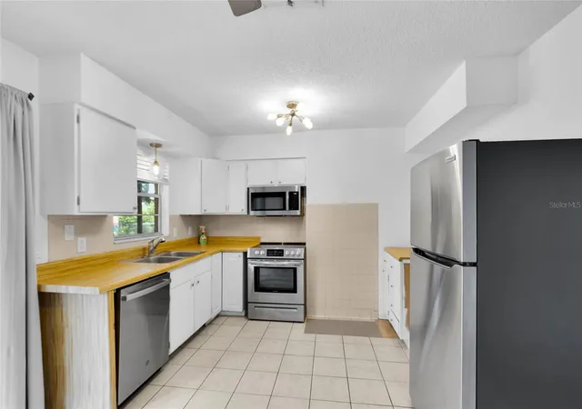 Photo 4 of Single family home for sale at 207 Elaine Dr, Auburndale, FL 33823 | MLS# O6439819 | Listing updated on 2026-09-08
