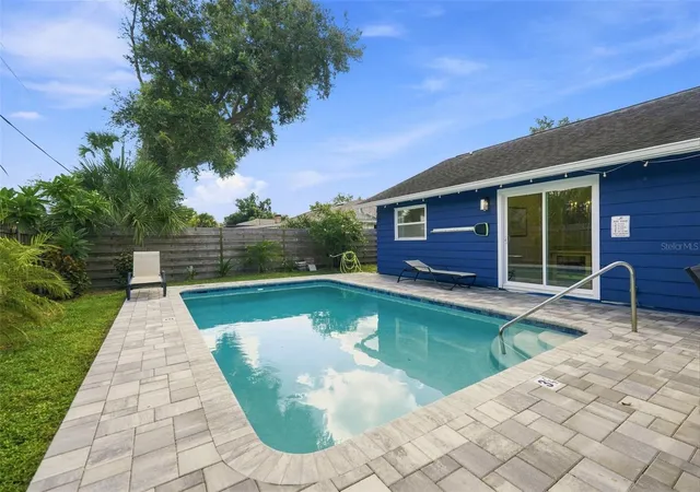 Photo 4 of Single family home for sale at 2667 Cheryle Ln, Sarasota, FL 34237 | MLS# A4705325 | Listing updated on 2026-09-23