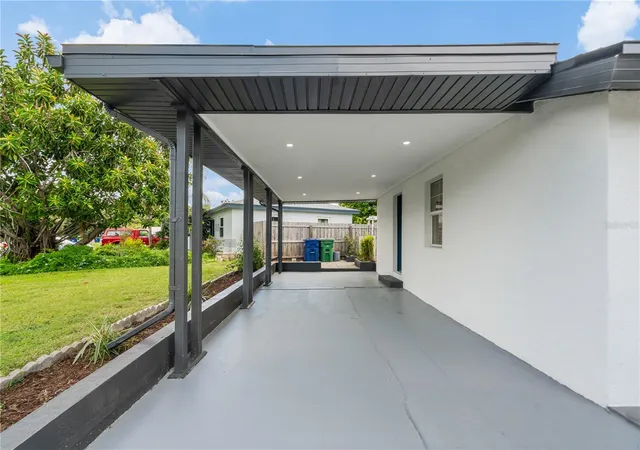 Photo 3 of Single family home for sale at 4112 W Wallace Ave, Tampa, FL 33611 | MLS# TB8546304 | Listing updated on 2026-10-04