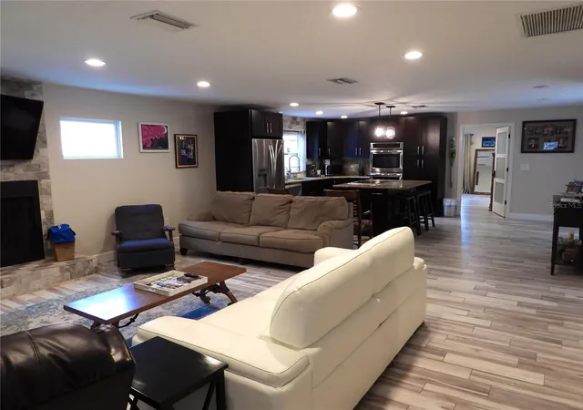 Photo 2 of Single family home for sale at 7800 Country Clb Rd N, Saint Petersburg, FL 33710 | MLS# O6439830 | Listing updated on 2026-09-15