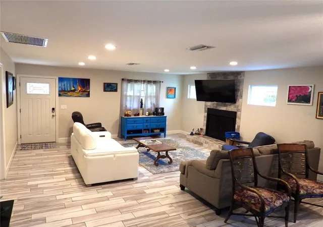 Photo 3 of Single family home for sale at 7800 Country Clb Rd N, Saint Petersburg, FL 33710 | MLS# O6439830 | Listing updated on 2026-10-21