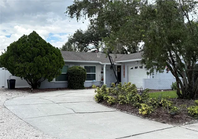 Photo 1 of Sale Pending at 550 Diane Cir, Casselberry, FL 32707 | MLS# TB8546312 | Listing updated on 2026-09-21
