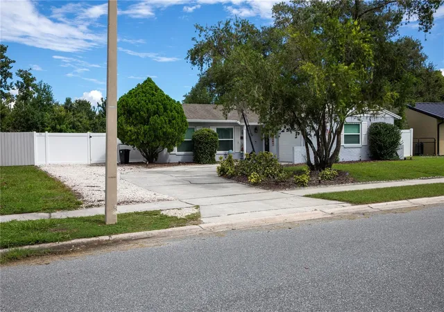 Photo 2 of Sale Pending at 550 Diane Cir, Casselberry, FL 32707 | MLS# TB8546312 | Listing updated on 2026-09-21