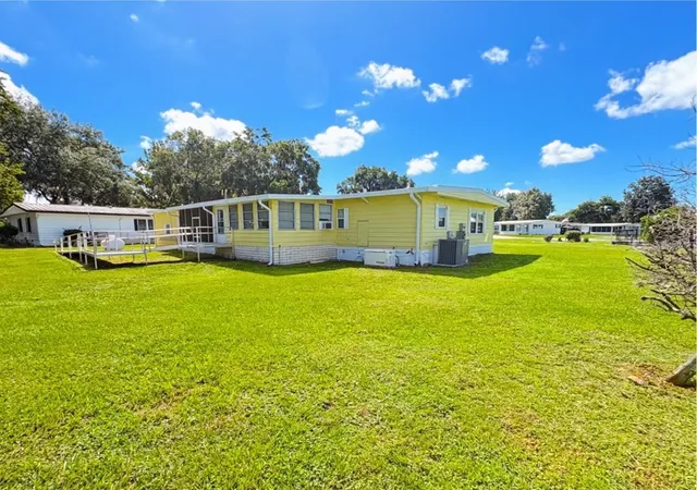 Photo 3 of Manufactured home for sale at 21 N Bobwhite Rd, Wildwood, FL 34785 | MLS# G5117476 | Listing updated on 2026-10-10