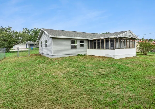 Photo 3 of Single family home for sale at 842 Blackwood Dr, Lake Wales, FL 33898 | MLS# L4964879 | Listing updated on 2026-09-29