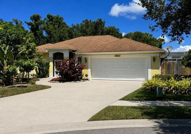 Photo 1 of Single family home for sale at 5631 Bent Oak Dr, Sarasota, FL 34232 | MLS# A4705340 | Listing updated on 2026-10-03