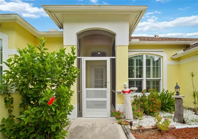 Photo 3 of Single family home for sale at 5631 Bent Oak Dr, Sarasota, FL 34232 | MLS# A4705340 | Listing updated on 2026-10-03