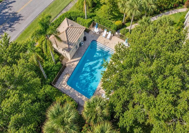 Photo 4 of House for sale at 3477 Hadfield Greene #2, Sarasota, FL 34235 | MLS# A4705341 | Listing updated on 2026-09-21