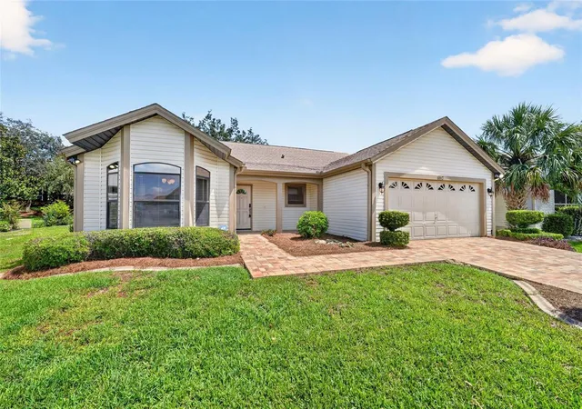 Photo 3 of Single family home for sale at 652 San Pedro Dr, Lady Lake, FL 32159 | MLS# G5117480 | Listing updated on 2026-09-24