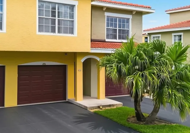 Photo 2 of Condo for sale at 5601 Bentgrass Dr #10-117, Sarasota, FL 34235 | MLS# A4705344 | Listing updated on 2026-10-10
