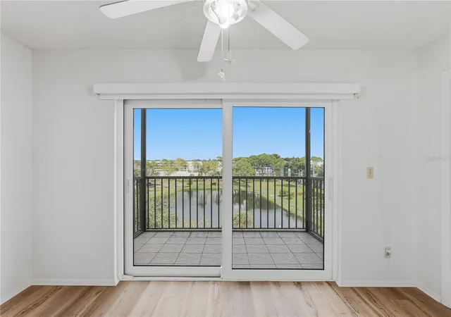 Listing Photo 4 - Condo for sale in building located at 8174Th Ter Gdn Dr N, St. Petersburg, FL 33709 - Unit #507