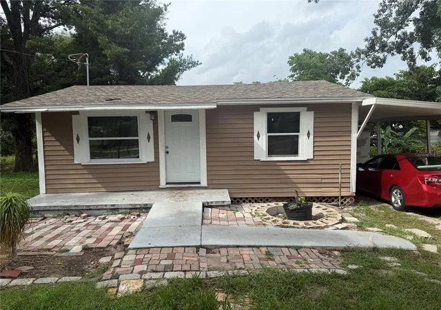 Photo 1 of Single family home for sale at 237 E 8th Street, Apopka, FL 32703 | MLS# O6439872 | Listing updated on 2026-09-08