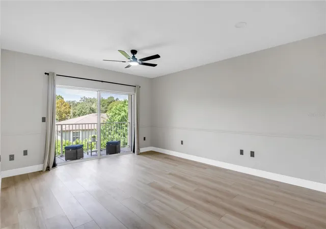 Listing Photo 4 - Condo for sale in building located at 946 15Th St, DAYTONA BEACH, FL 32117 - Unit #201