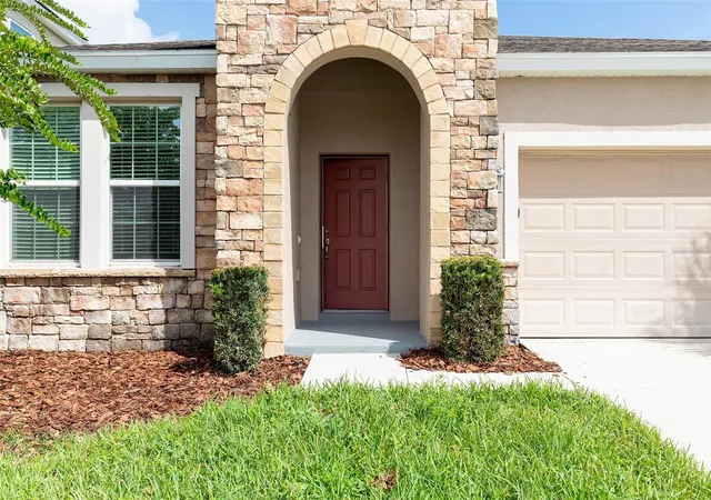 Photo 3 of Sale Pending at 937 Hilltop Park Ct, Apopka, FL 32703 | MLS# O6439881 | Listing updated on 2026-09-29