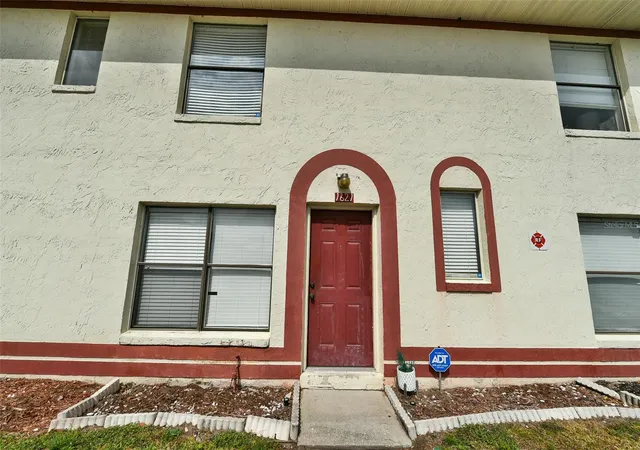 Listing Photo 2 - Condo for sale in building located at 1621 Sandy Pt Sq, ORLANDO, FL 32807 - Unit #61