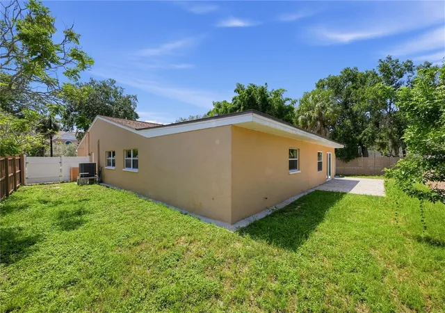 Photo 24 of Single family home for sale at 915 Seminole Blvd, Tarpon Springs, FL 34689 | MLS# O6439885 | Listing updated on 2026-09-07