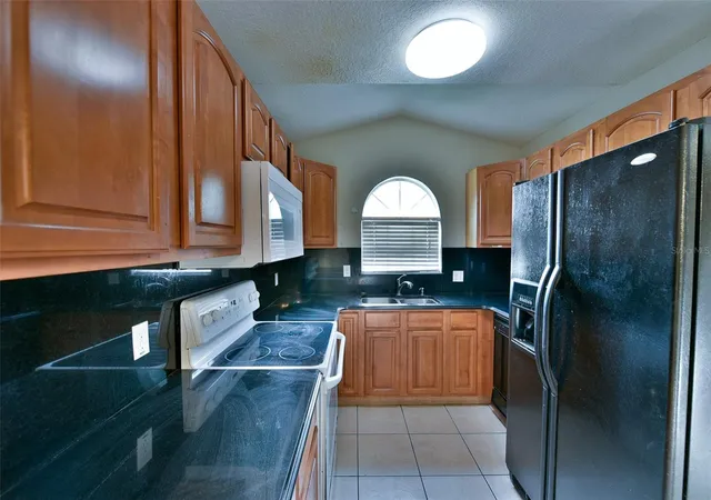 Photo 2 of Townhouse for sale at 6705 Magnolia Pointe Cir, Orlando, FL 32810 | MLS# O6439890 | Listing updated on 2026-09-08