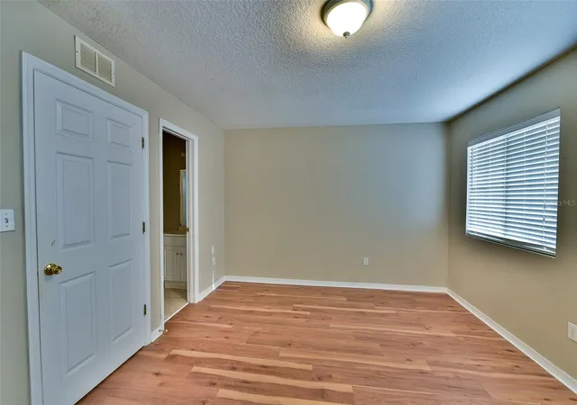 Photo 3 of Townhouse for sale at 6705 Magnolia Pointe Cir, Orlando, FL 32810 | MLS# O6439890 | Listing updated on 2026-09-08