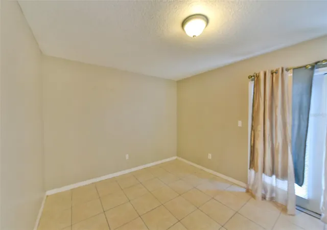 Photo 4 of Townhouse for sale at 6705 Magnolia Pointe Cir, Orlando, FL 32810 | MLS# O6439890 | Listing updated on 2026-09-08