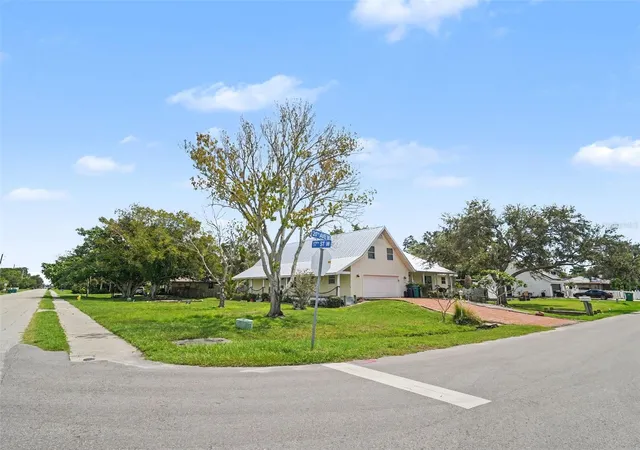 Photo 3 of Single family home for sale at 1612 20th Avenue W, Palmetto, FL 34221 | MLS# O6439896 | Listing updated on 2026-09-30
