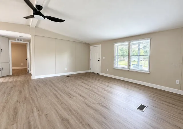 Photo 2 of Manufactured home for sale at 4808 Rollinglen Loop W, Lakeland, FL 33810 | MLS# S5157116 | Listing updated on 2026-09-25