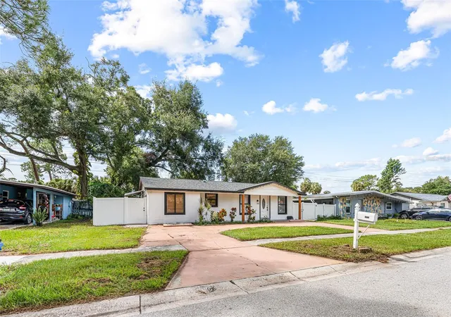 Photo 3 of Single family home for sale at 6524 La Mesa Cir, Tampa, FL 33634 | MLS# TB8546366 | Listing updated on 2026-10-06