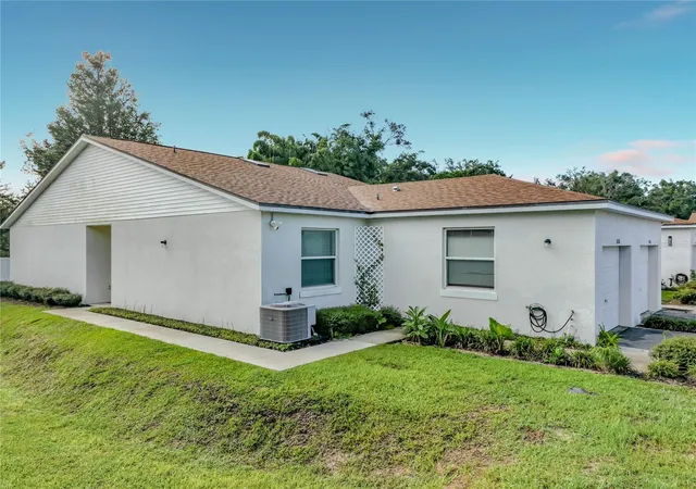 Photo 1 of Townhouse for sale at 1415 Oak Pl #D, Apopka, FL 32712 | MLS# L4964883 | Listing updated on 2026-09-08