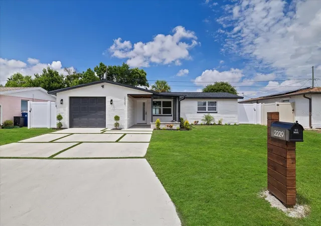 Photo 1 of Single family home for sale at 2229 Roselawn Dr, Holiday, FL 34691 | MLS# TB8546377 | Listing updated on 2026-09-08