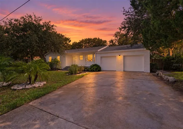 Photo 2 of Single family home for sale at 25 Linda Mar Dr, Saint Augustine, FL 32080 | MLS# FC321275 | Listing updated on 2026-09-20