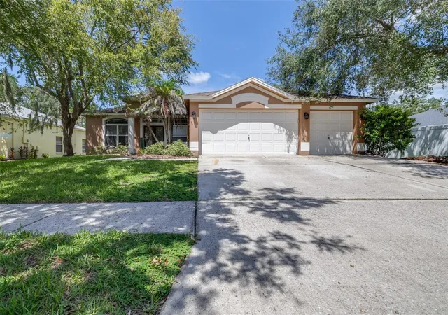 Photo 2 of Single family home for sale at 17012 Falconridge Rd, Lithia, FL 33547 | MLS# P4939799 | Listing updated on 2026-09-28