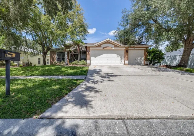 Photo 3 of Single family home for sale at 17012 Falconridge Rd, Lithia, FL 33547 | MLS# P4939799 | Listing updated on 2026-09-28