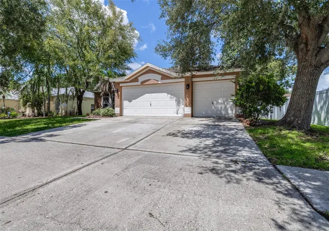 Photo 3 of Single family home for sale at 17012 Falconridge Rd, Lithia, FL 33547 | MLS# P4939799 | Listing updated on 2026-09-28