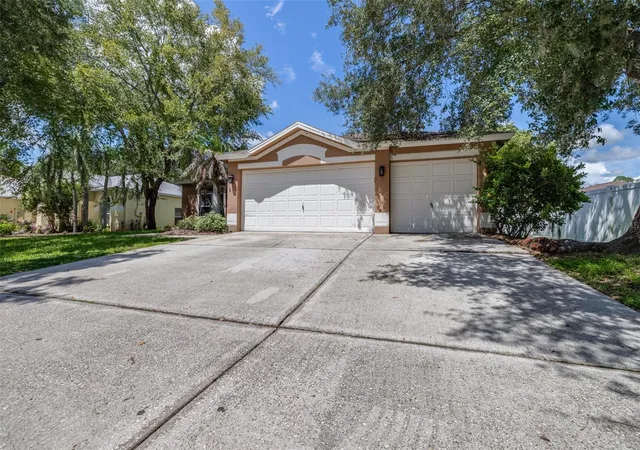 Photo 4 of Single family home for sale at 17012 Falconridge Rd, Lithia, FL 33547 | MLS# P4939799 | Listing updated on 2026-09-28
