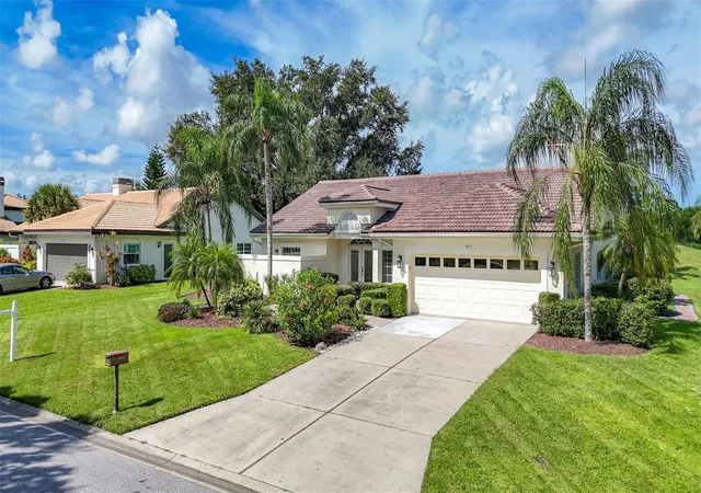 Photo 2 of Single family home for sale at 4415 Highland Oaks Cir, Sarasota, FL 34235 | MLS# A4705361 | Listing updated on 2026-09-15