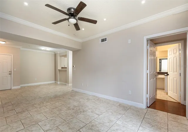 Photo 3 of Condo for sale at 206 E South St #4007, Orlando, FL 32801 | MLS# O6439914 | Listing updated on 2026-09-27