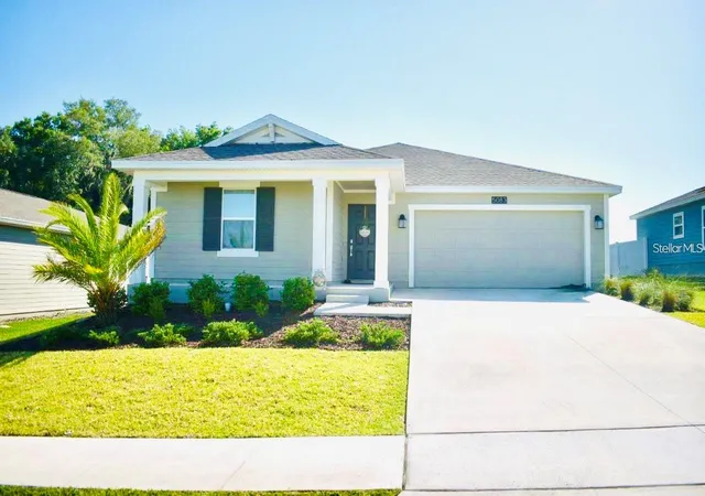Photo 1 of Sale Pending at 5083 Tanzanite Dr, Mount Dora, FL 32757 | MLS# O6439917 | Listing updated on 2026-09-14