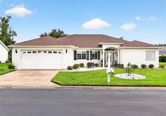 Photo 1 of Sale Pending at 11676 Sw 137th Loop, Dunnellon, FL 34432 | MLS# OM731862 | Listing updated on 2026-10-02
