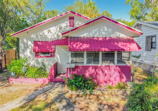 Photo 1 of Single family home for sale at 2121 10th Street S, Saint Petersburg, FL 33705 | MLS# TB8546395 | Listing updated on 2026-09-14
