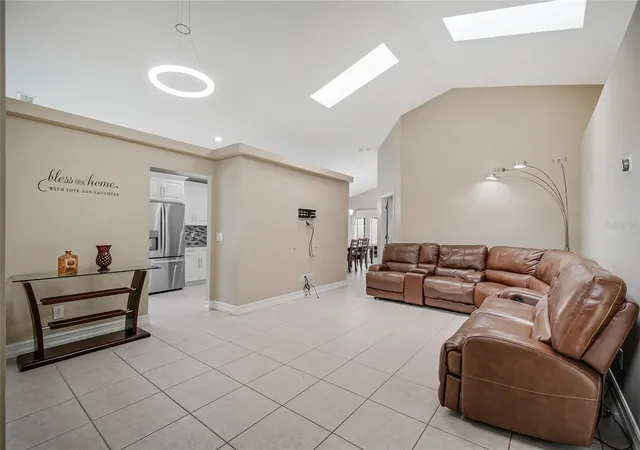 Photo 3 of Single family home for sale at 1255 Acorn Cir, Apopka, FL 32703 | MLS# O6439921 | Listing updated on 2026-10-05