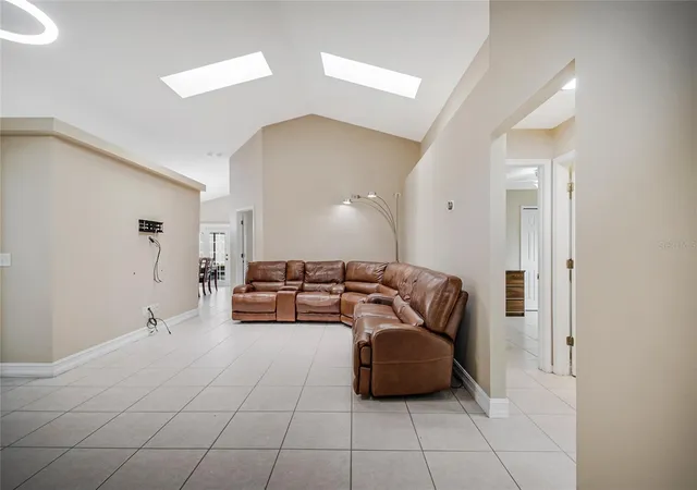 Photo 4 of Single family home for sale at 1255 Acorn Cir, Apopka, FL 32703 | MLS# O6439921 | Listing updated on 2026-10-05