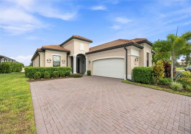 Photo 3 of Single family home for sale at 23535 Waverly Cir, Venice, FL 34293 | MLS# D6148685 | Listing updated on 2026-09-21