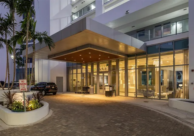 Photo 4 of Condo for sale at 1155 N Gulfstream Ave #802, Sarasota, FL 34236 | MLS# A4705371 | Listing updated on 2026-10-20
