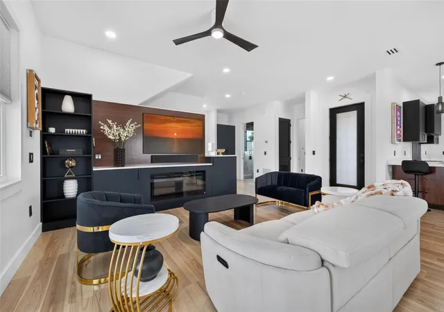 Photo 1 of Single family home for sale at 16210 3rd Street E, Redington Beach, FL 33708 | MLS# TB8546409 | Listing updated on 2026-09-21
