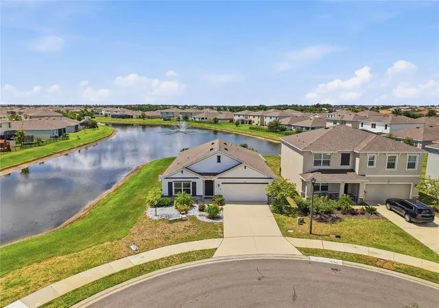 Photo 2 of Single family home for sale at 5120 Vecchio Ct, Bradenton, FL 34211 | MLS# A4705373 | Listing updated on 2026-10-23