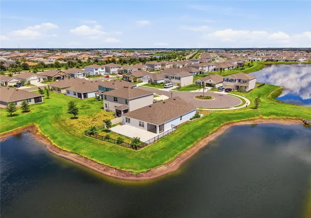 Photo 3 of Single family home for sale at 5120 Vecchio Ct, Bradenton, FL 34211 | MLS# A4705373 | Listing updated on 2026-10-23