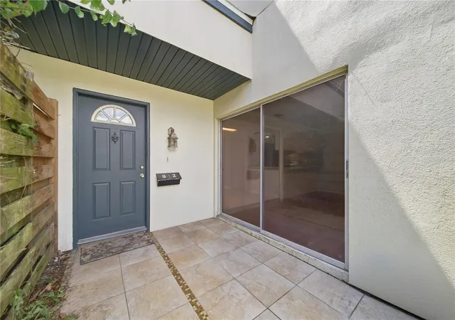 Photo 3 of Condo for sale at 912 Byron Ln #5C, Sarasota, FL 34243 | MLS# A4705377 | Listing updated on 2026-09-28