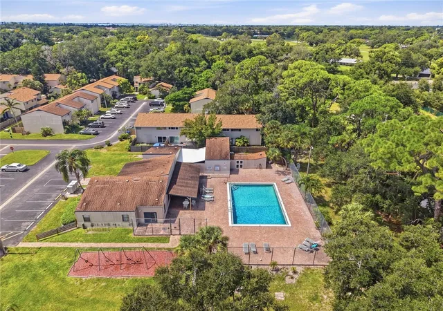 Photo 2 of Condo for sale at 912 Byron Ln #5C, Sarasota, FL 34243 | MLS# A4705377 | Listing updated on 2026-09-28