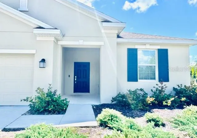 Photo 2 of Single family home for sale at 33611 Sky Blossom Cir, Leesburg, FL 34788 | MLS# O6439942 | Listing updated on 2026-10-10